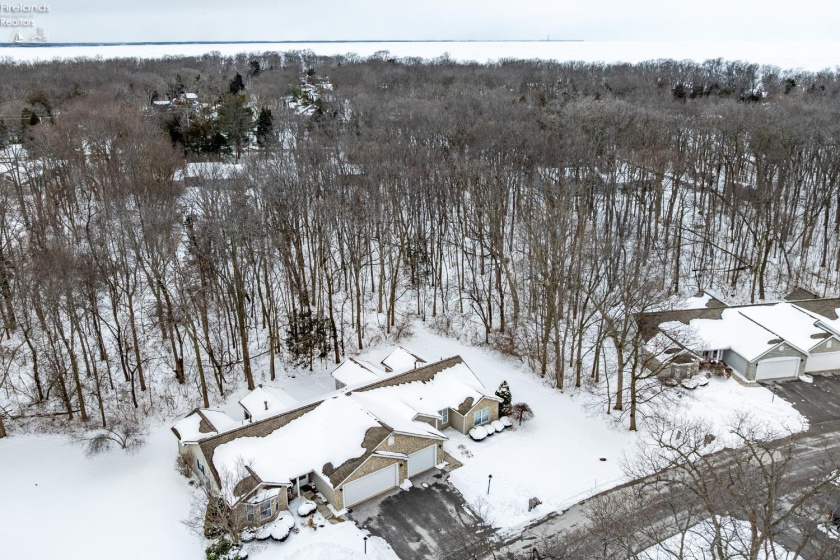 590 Vineyard Circle, Port Clinton, 43452, 2 Bedrooms Bedrooms, ,2 BathroomsBathrooms,Residential,For Sale,Vineyard,20260296