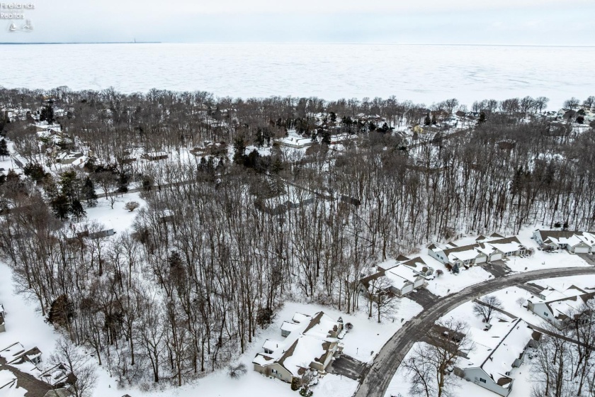 590 Vineyard Circle, Port Clinton, 43452, 2 Bedrooms Bedrooms, ,2 BathroomsBathrooms,Residential,For Sale,Vineyard,20260296