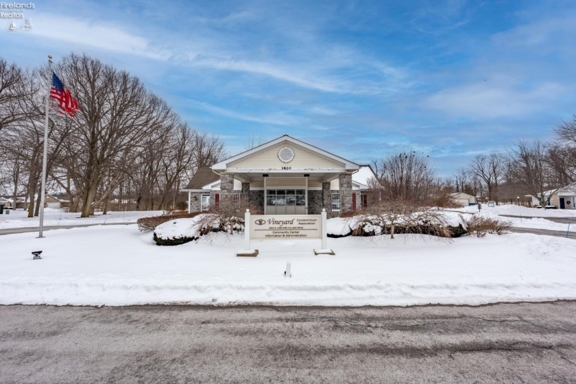 590 Vineyard Circle, Port Clinton, 43452, 2 Bedrooms Bedrooms, ,2 BathroomsBathrooms,Residential,For Sale,Vineyard,20260296