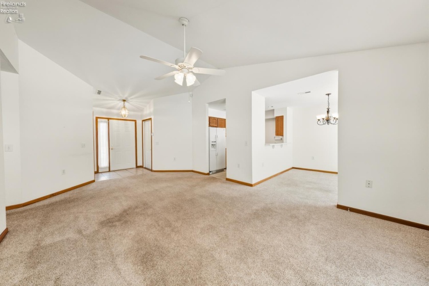 590 Vineyard Circle, Port Clinton, 43452, 2 Bedrooms Bedrooms, ,2 BathroomsBathrooms,Residential,For Sale,Vineyard,20260296