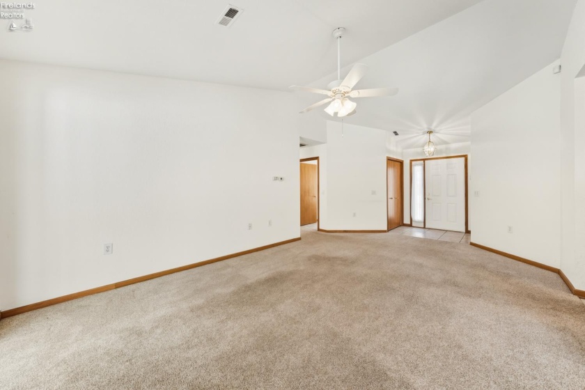 590 Vineyard Circle, Port Clinton, 43452, 2 Bedrooms Bedrooms, ,2 BathroomsBathrooms,Residential,For Sale,Vineyard,20260296