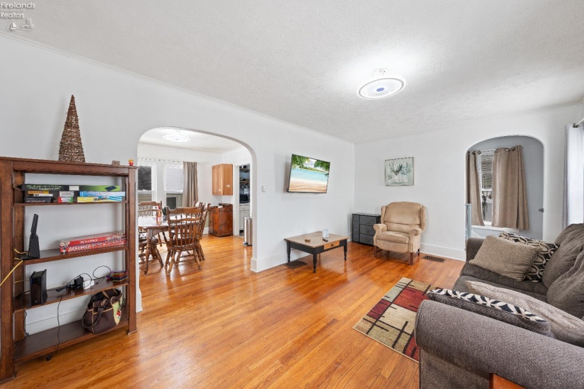 218 Elm, Port Clinton, 43452, 3 Bedrooms Bedrooms, ,2 BathroomsBathrooms,Residential,For Sale,Elm,20260353