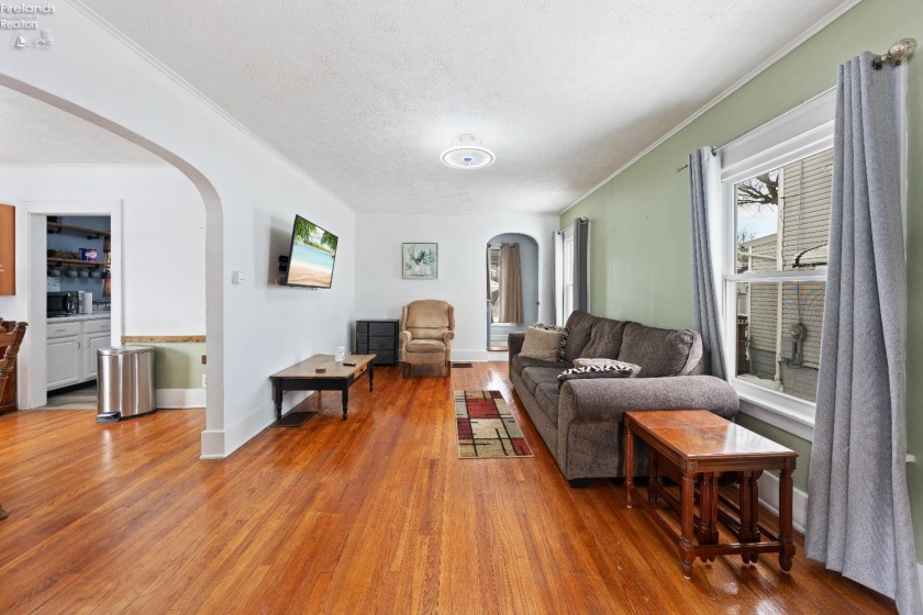 218 Elm, Port Clinton, 43452, 3 Bedrooms Bedrooms, ,2 BathroomsBathrooms,Residential,For Sale,Elm,20260353