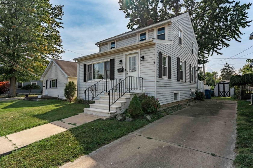 218 Elm, Port Clinton, 43452, 3 Bedrooms Bedrooms, ,2 BathroomsBathrooms,Residential,For Sale,Elm,20260353