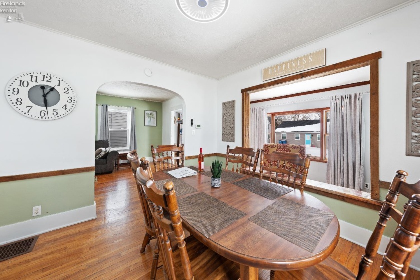 218 Elm, Port Clinton, 43452, 3 Bedrooms Bedrooms, ,2 BathroomsBathrooms,Residential,For Sale,Elm,20260353