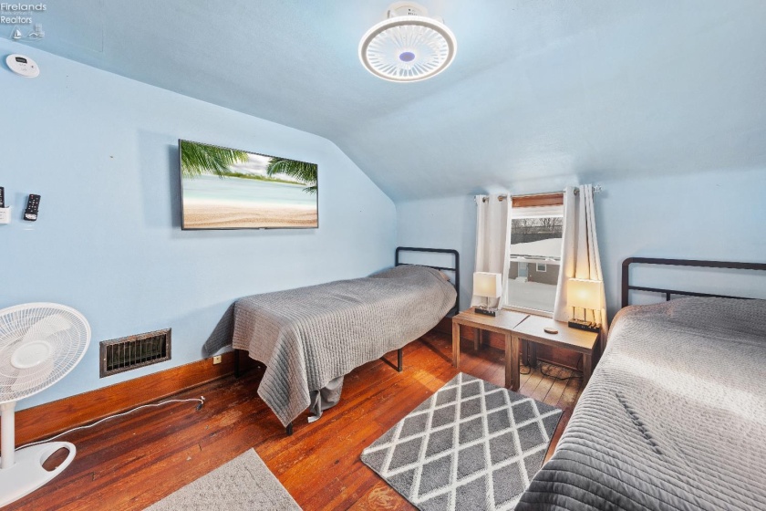 218 Elm, Port Clinton, 43452, 3 Bedrooms Bedrooms, ,2 BathroomsBathrooms,Residential,For Sale,Elm,20260353