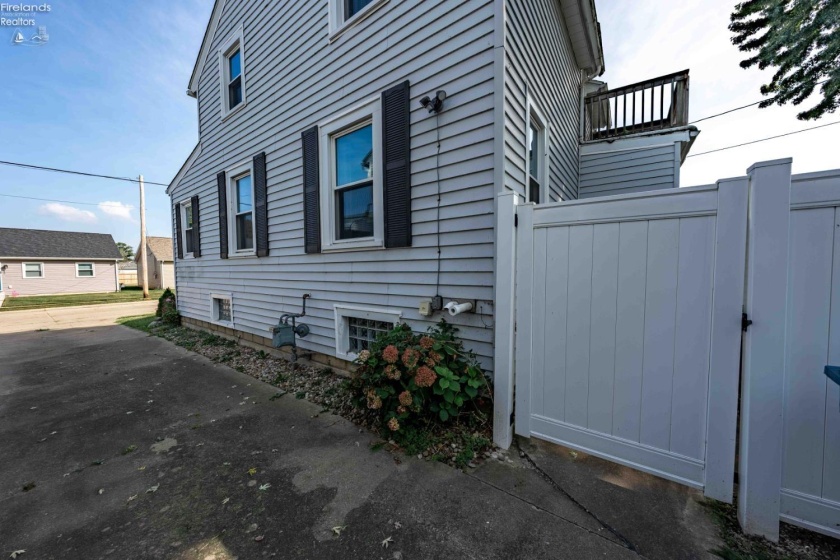 218 Elm, Port Clinton, 43452, 3 Bedrooms Bedrooms, ,2 BathroomsBathrooms,Residential,For Sale,Elm,20260353