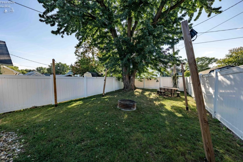 218 Elm, Port Clinton, 43452, 3 Bedrooms Bedrooms, ,2 BathroomsBathrooms,Residential,For Sale,Elm,20260353