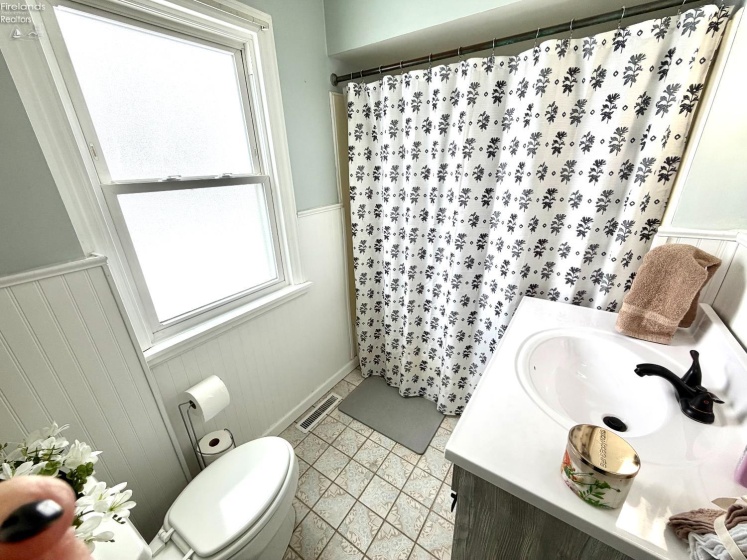 174 Hannum Avenue, Rossford, 43460, 3 Bedrooms Bedrooms, ,2 BathroomsBathrooms,Residential,For Sale,Hannum,20260354