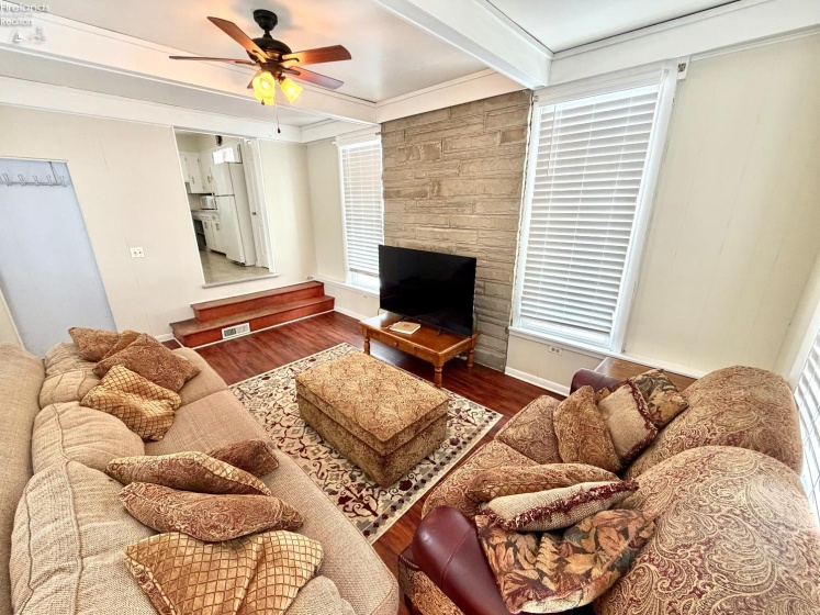 174 Hannum Avenue, Rossford, 43460, 3 Bedrooms Bedrooms, ,2 BathroomsBathrooms,Residential,For Sale,Hannum,20260354