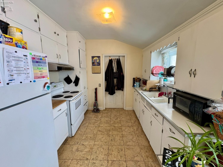 376 Perry Street, Tiffin, 44883, 2 Bedrooms Bedrooms, ,1 BathroomBathrooms,Residential,For Sale,Perry,20260358