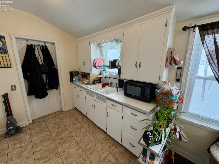 376 Perry Street, Tiffin, 44883, 2 Bedrooms Bedrooms, ,1 BathroomBathrooms,Residential,For Sale,Perry,20260358