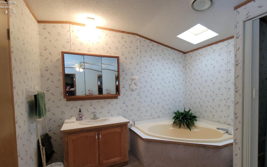 224 Driftwood Drive, Port Clinton, 43452, 2 Bedrooms Bedrooms, ,2 BathroomsBathrooms,Residential,For Sale,Driftwood,20260362