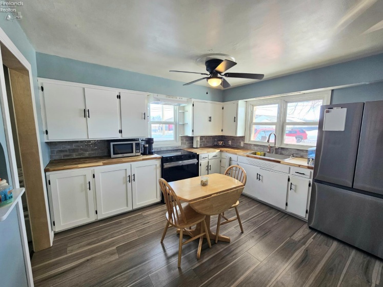 606 Fremont Road, Port Clinton, 43452, 2 Bedrooms Bedrooms, ,1 BathroomBathrooms,Residential,For Sale,Fremont,20260331