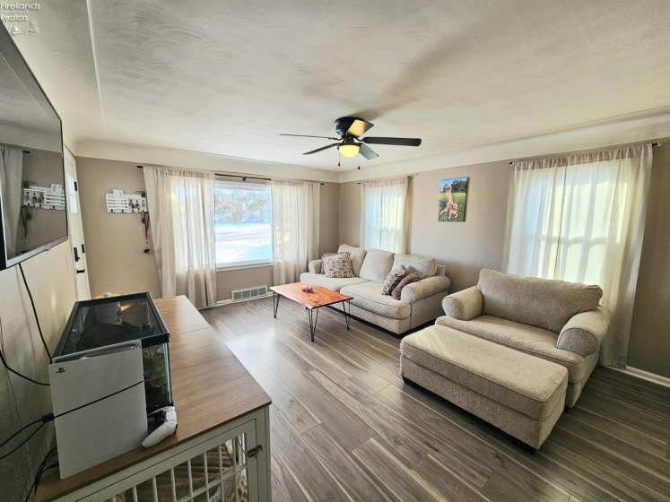 606 Fremont Road, Port Clinton, 43452, 2 Bedrooms Bedrooms, ,1 BathroomBathrooms,Residential,For Sale,Fremont,20260331