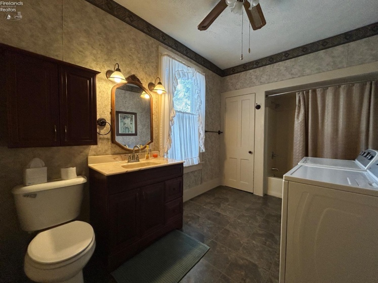 102 Center, Milan, 44846, 4 Bedrooms Bedrooms, ,2 BathroomsBathrooms,Residential,For Sale,Center,20260364