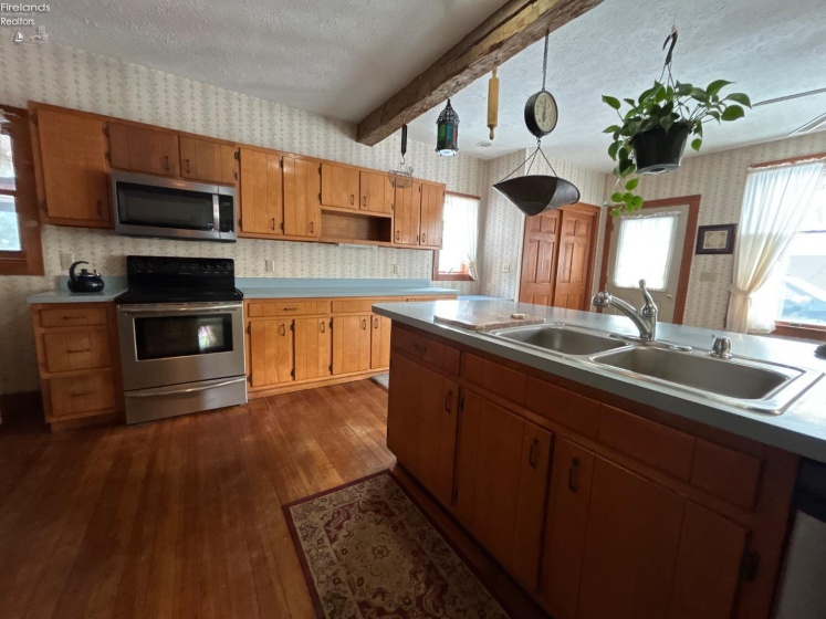 102 Center, Milan, 44846, 4 Bedrooms Bedrooms, ,2 BathroomsBathrooms,Residential,For Sale,Center,20260364