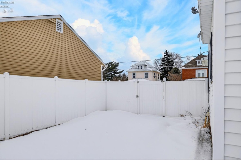 432 High Street, Bellevue, 44811, 3 Bedrooms Bedrooms, ,2 BathroomsBathrooms,Residential,For Sale,High,20260351