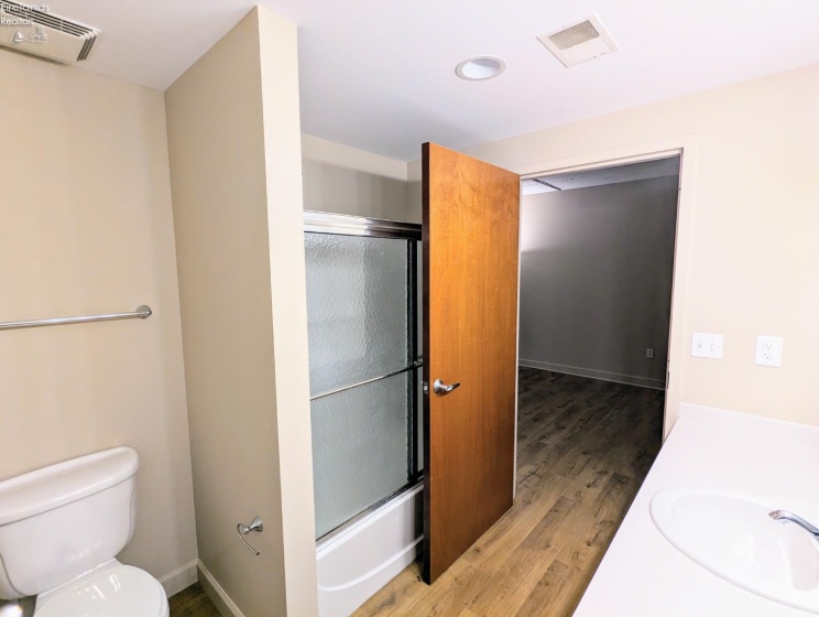 401 SHORELINE Drive, Sandusky, 44870, 1 Bedroom Bedrooms, ,2 BathroomsBathrooms,Residential,For Sale,SHORELINE,20260376