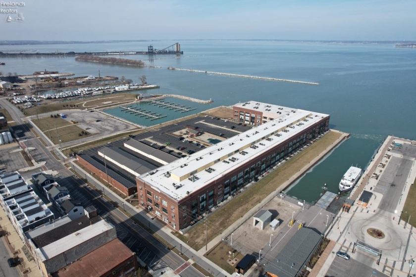 401 SHORELINE Drive, Sandusky, 44870, 1 Bedroom Bedrooms, ,2 BathroomsBathrooms,Residential,For Sale,SHORELINE,20260376