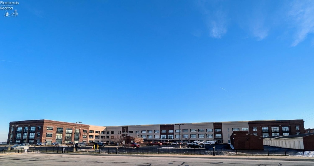 401 SHORELINE Drive, Sandusky, 44870, 1 Bedroom Bedrooms, ,1 BathroomBathrooms,Residential,For Sale,SHORELINE,20260377