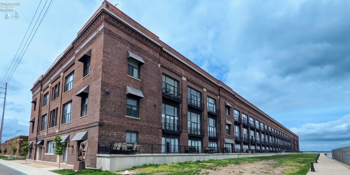 401 SHORELINE Drive, Sandusky, 44870, 1 Bedroom Bedrooms, ,1 BathroomBathrooms,Residential,For Sale,SHORELINE,20260377