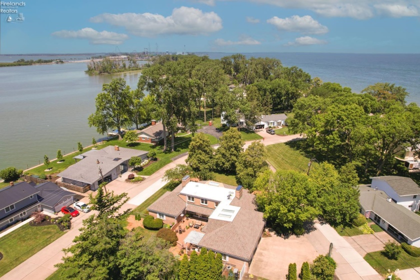 1711 Willow Drive, Sandusky, 44870, 4 Bedrooms Bedrooms, ,5 BathroomsBathrooms,Residential,For Sale,Willow,20260409