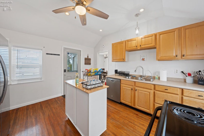 302 2nd Street, Port Clinton, 43452, 4 Bedrooms Bedrooms, ,2 BathroomsBathrooms,Residential,For Sale,2nd,20260396