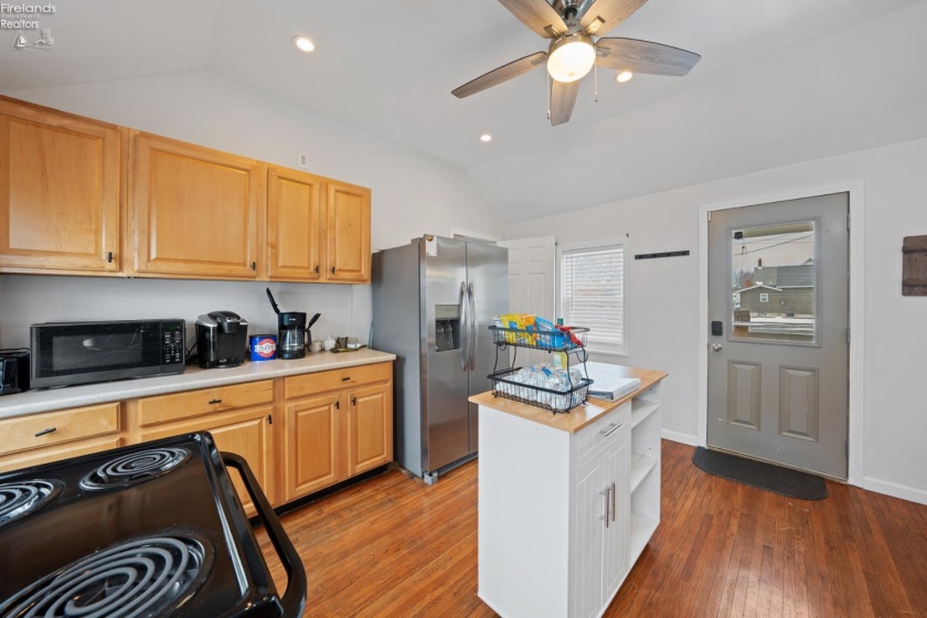 302 2nd Street, Port Clinton, 43452, 4 Bedrooms Bedrooms, ,2 BathroomsBathrooms,Residential,For Sale,2nd,20260396