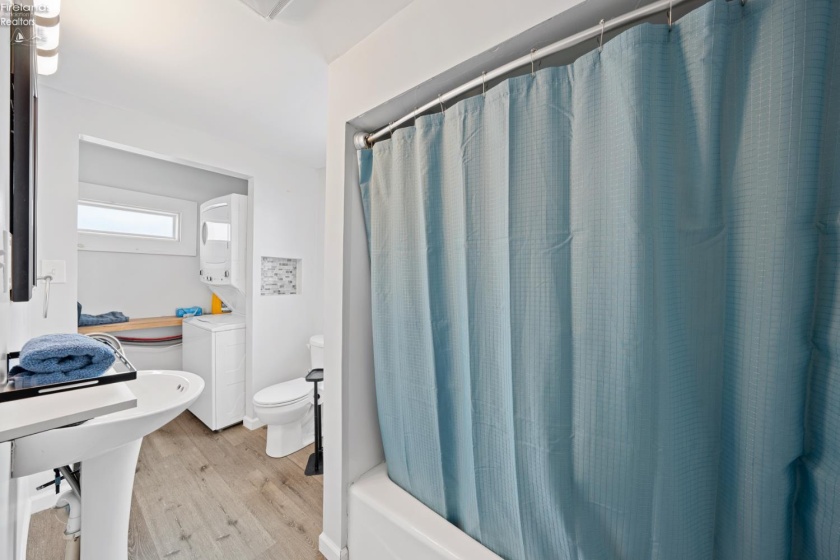 302 2nd Street, Port Clinton, 43452, 4 Bedrooms Bedrooms, ,2 BathroomsBathrooms,Residential,For Sale,2nd,20260396