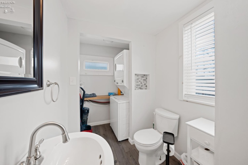 302 2nd Street, Port Clinton, 43452, 4 Bedrooms Bedrooms, ,2 BathroomsBathrooms,Residential,For Sale,2nd,20260396