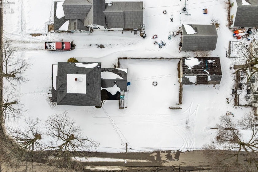 302 2nd Street, Port Clinton, 43452, 4 Bedrooms Bedrooms, ,2 BathroomsBathrooms,Residential,For Sale,2nd,20260396