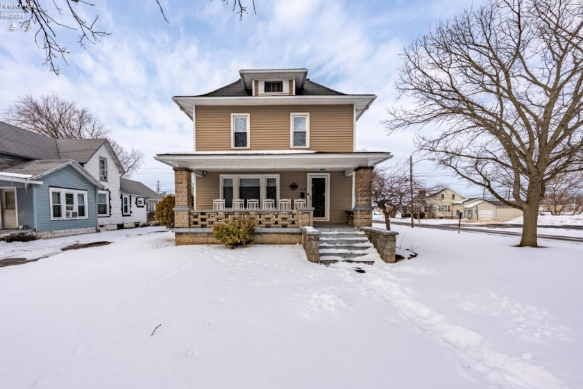 302 2nd Street, Port Clinton, 43452, 4 Bedrooms Bedrooms, ,2 BathroomsBathrooms,Residential,For Sale,2nd,20260396