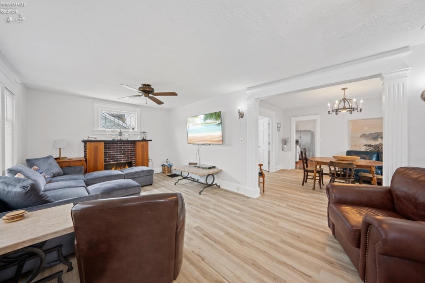 302 2nd Street, Port Clinton, 43452, 4 Bedrooms Bedrooms, ,2 BathroomsBathrooms,Residential,For Sale,2nd,20260396