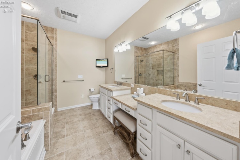 4439 Harbors Edge Drive, Port Clinton, 43452, 4 Bedrooms Bedrooms, ,3 BathroomsBathrooms,Residential,For Sale,Harbors Edge,20260394