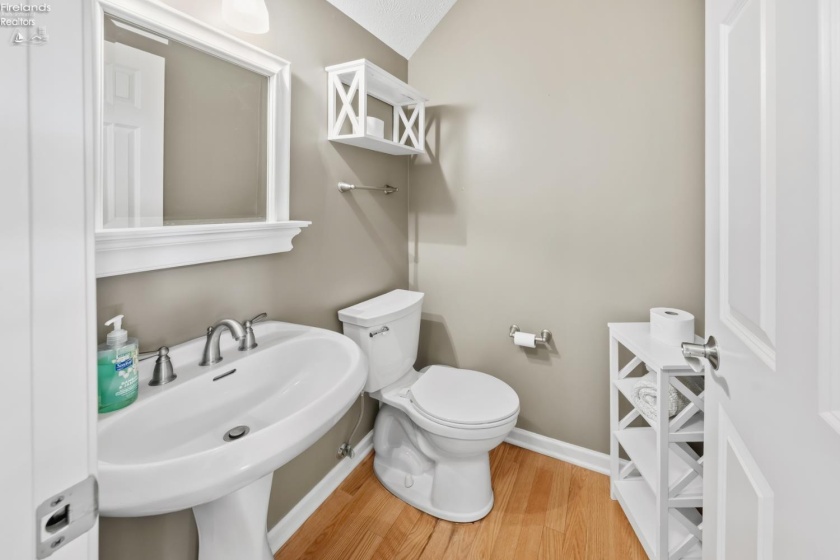 4439 Harbors Edge Drive, Port Clinton, 43452, 4 Bedrooms Bedrooms, ,3 BathroomsBathrooms,Residential,For Sale,Harbors Edge,20260394