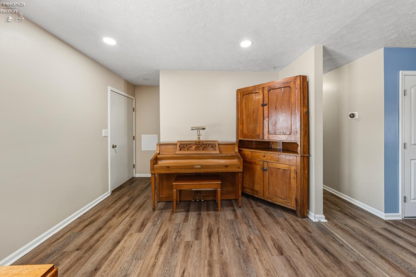 12518 Darrow Road, Vermilion, 44089, 3 Bedrooms Bedrooms, ,3 BathroomsBathrooms,Residential,For Sale,Darrow,20260399