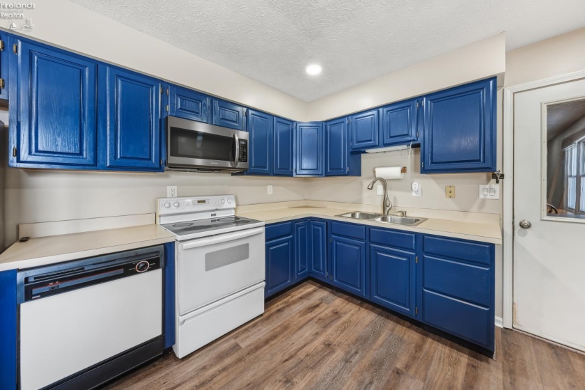 12518 Darrow Road, Vermilion, 44089, 3 Bedrooms Bedrooms, ,3 BathroomsBathrooms,Residential,For Sale,Darrow,20260399