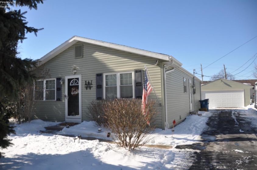 28845 Starlight Road, Perrysburg, 43551, 3 Bedrooms Bedrooms, ,2 BathroomsBathrooms,Residential,For Sale,Starlight,20260294