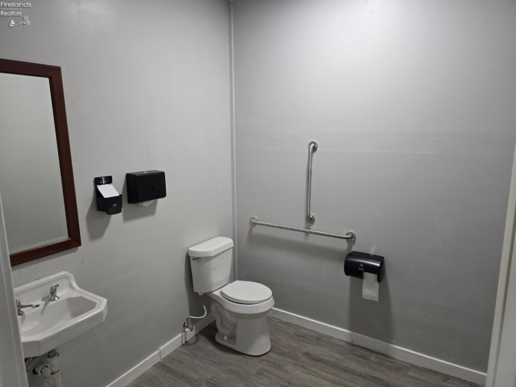 433 Oberlin Road, Elyria, 44035, ,Commercial,For Sale,Oberlin,20260345