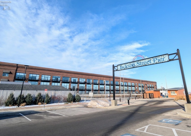 401 SHORELINE Drive, Sandusky, 44870, 1 Bedroom Bedrooms, ,1 BathroomBathrooms,Residential,For Sale,SHORELINE,20260436