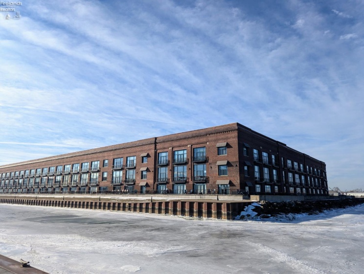 401 SHORELINE Drive, Sandusky, 44870, 1 Bedroom Bedrooms, ,1 BathroomBathrooms,Residential,For Sale,SHORELINE,20260439