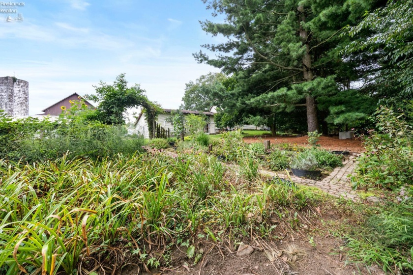 5054 State Route 601, Norwalk, 44857, 6 Bedrooms Bedrooms, ,8 BathroomsBathrooms,Residential,For Sale,State Route 601,20260459