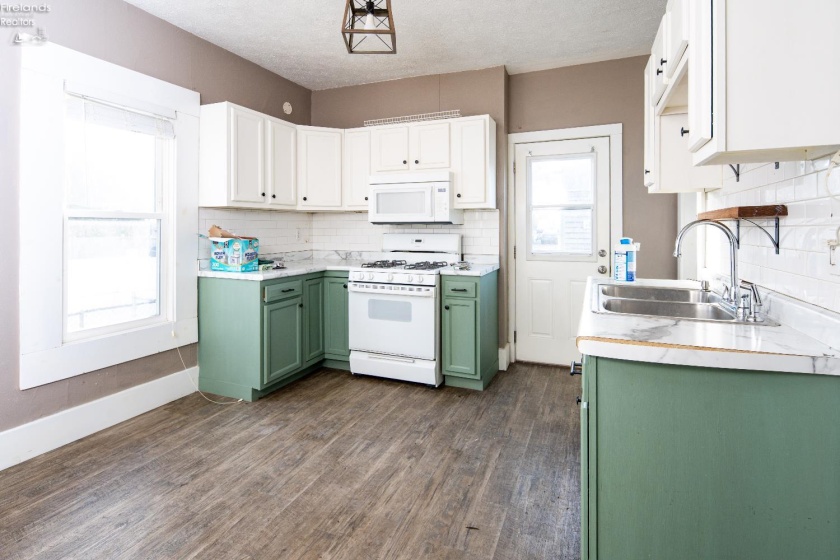 1010 White Avenue, Fremont, 43420, 2 Bedrooms Bedrooms, ,1 BathroomBathrooms,Residential,For Sale,White,20260442