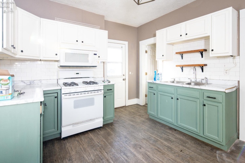 1010 White Avenue, Fremont, 43420, 2 Bedrooms Bedrooms, ,1 BathroomBathrooms,Residential,For Sale,White,20260442