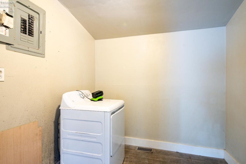 1010 White Avenue, Fremont, 43420, 2 Bedrooms Bedrooms, ,1 BathroomBathrooms,Residential,For Sale,White,20260442