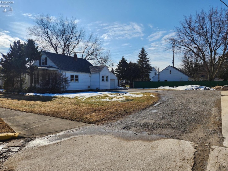 2103 Putnam Street, Sandusky, 44870, 3 Bedrooms Bedrooms, ,1 BathroomBathrooms,Residential,For Sale,Putnam Street,20260453