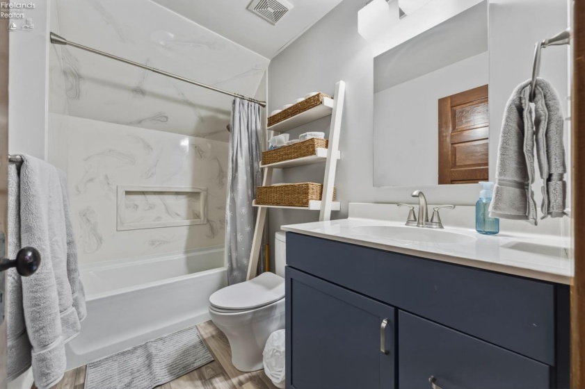 1209 Prairie Street, Marblehead, 43440, 5 Bedrooms Bedrooms, ,3 BathroomsBathrooms,Residential,For Sale,Prairie,20260478