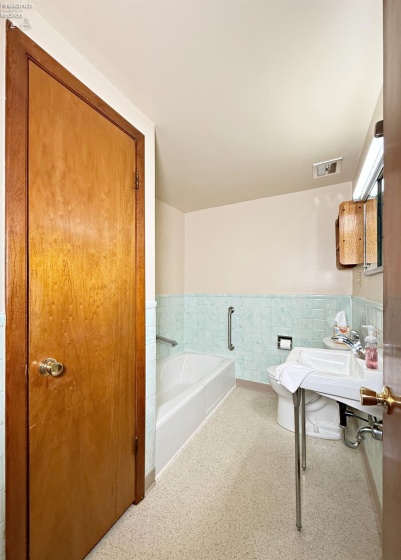 332 Elm Avenue, Tiffin, 44883, 3 Bedrooms Bedrooms, ,2 BathroomsBathrooms,Residential,For Sale,Elm Avenue,20260497