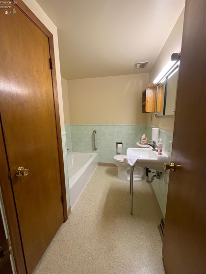 332 Elm Avenue, Tiffin, 44883, 3 Bedrooms Bedrooms, ,2 BathroomsBathrooms,Residential,For Sale,Elm Avenue,20260497